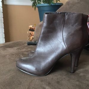 Nine West dark brown leather heeled bootie